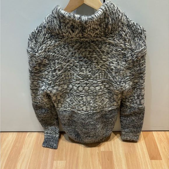 Aritzia sweater - Picture 2 of 5